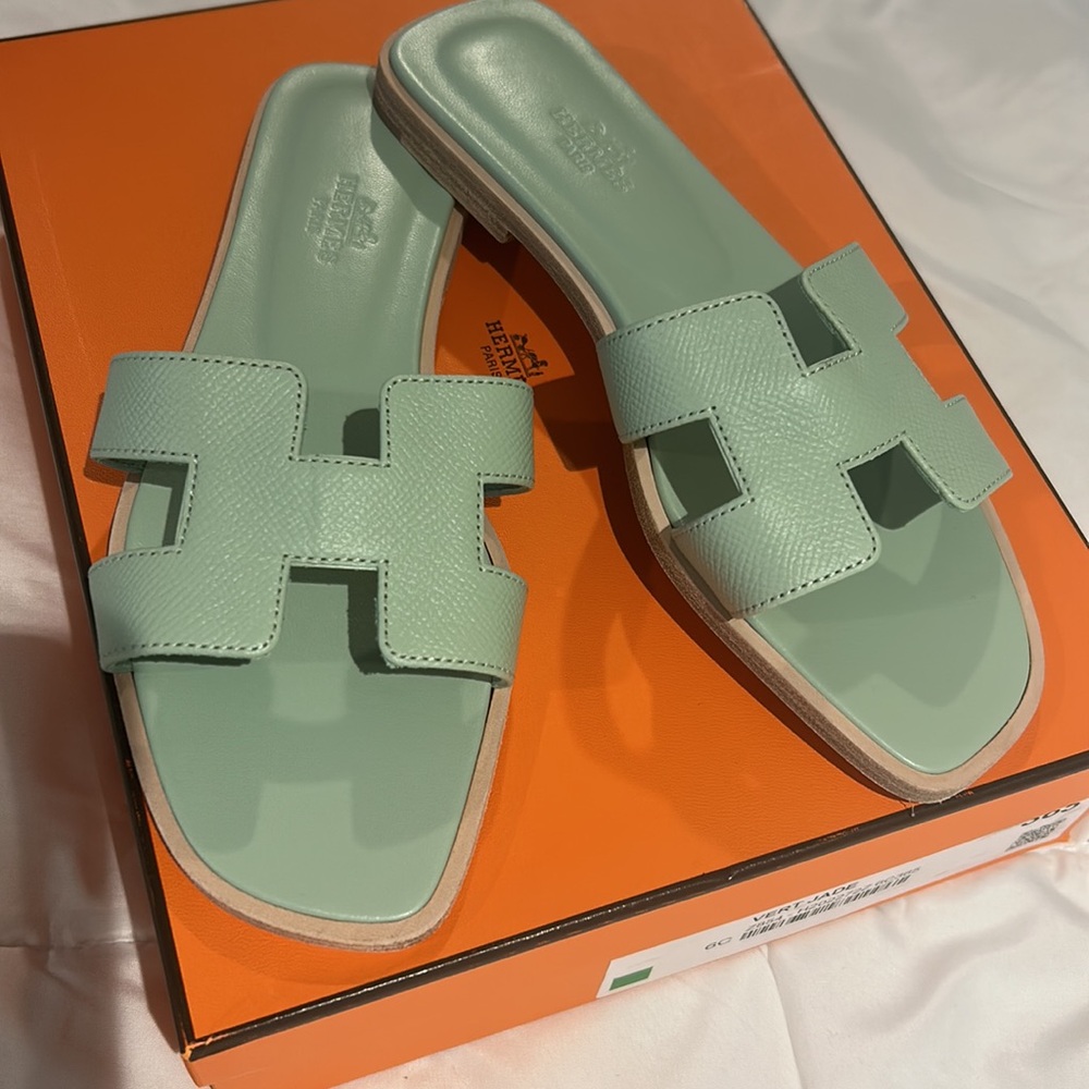 NEW AUTHENTIC HERMES ORANS SANDALS SIZE 36.5 COLOR- VERT-JADE COMES WITH BOX